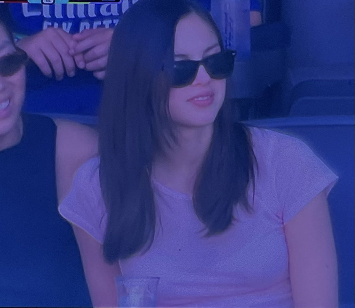 samuel_jalil_'s tweet photo. OMG, Olivia, Rodrigo en el partido de Francia vs Suecia https://t.co/kI6LHDCNEP