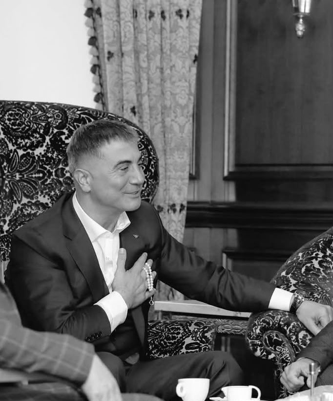 Mustafa_eriss's tweet photo. Reis’im, senden bir tespih istemek belki büyük bir talep değildir ama benim için anlamı çok büyüktür. Elinden çıkmış bir emanet olarak onu daima yanımda taşır, değerini bir ömür bilirim. Uygun görürsen bu kardeşini çok mutlu edersin. @sedat_peker #sedatpeker https://t.co/wzx8b0p4Cx