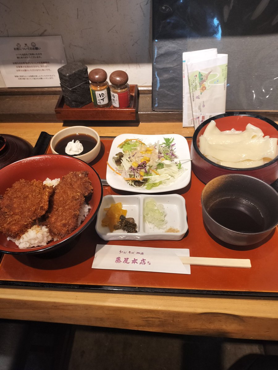 kantoku33's tweet photo. ひもかわウドンは各店で微妙に味が違うなぁと当たり前のことを食べ比べて理解しました😊旅先の食事は楽しみの１つ👍 https://t.co/dsyGkSCSTm