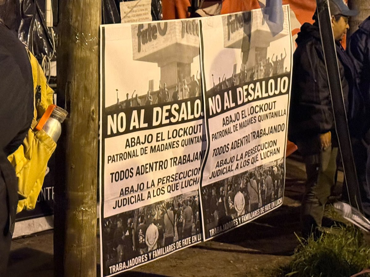 PTSarg's tweet photo. FATE NO SE CIERRA 🔥
🛞 #AHORA | @NicolasdelCano y @vilcalejandro se suman a la caravana y banderazo contra el desalojo y por la reapertura de #FATE convocado por los trabajadores en lucha y la Mesa de coordinación de Zona Norte.