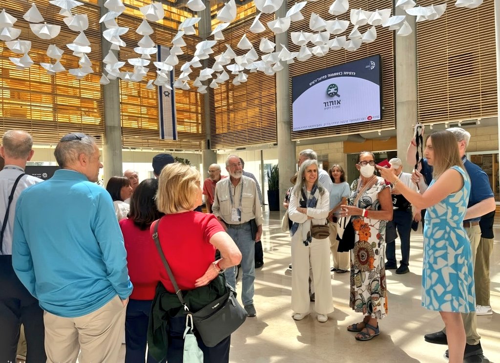 NogaCaspi's tweet photo. @israelmfa hosted a delegation of Jewish community leaders from the #USA 🇺🇸, #Canada🇨🇦, and #Brazil🇧🇷 as part of @Hartman_Inst’s Community Leadership Program.

Committed to strengthening ties with Jewish communities around the world and deepening our partnership 🇮🇱🤝🌍 https://t.co/BblFtG9GwS