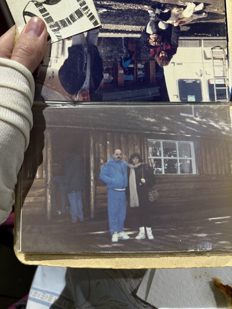 CamilaSolDeluca's tweet photo. Mi bisabuelo (1erafoto) era el mismísimo Adolf y mi abuelo (2da foto) era Tony soprano https://t.co/wWa1SlihAl