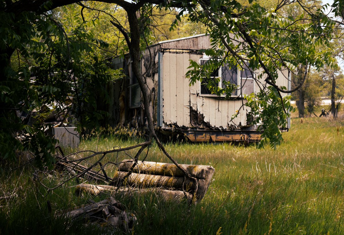 eerie_bby's tweet photo. Outdoor Furniture
Monowi, Nebraska, USA
This one specifically reminds me of something you'd see in a show involving zombies.
#photography #trailer #abandoned #couch #monowi #Nebraska #rural #photooftheday https://t.co/1L0NSWPMur