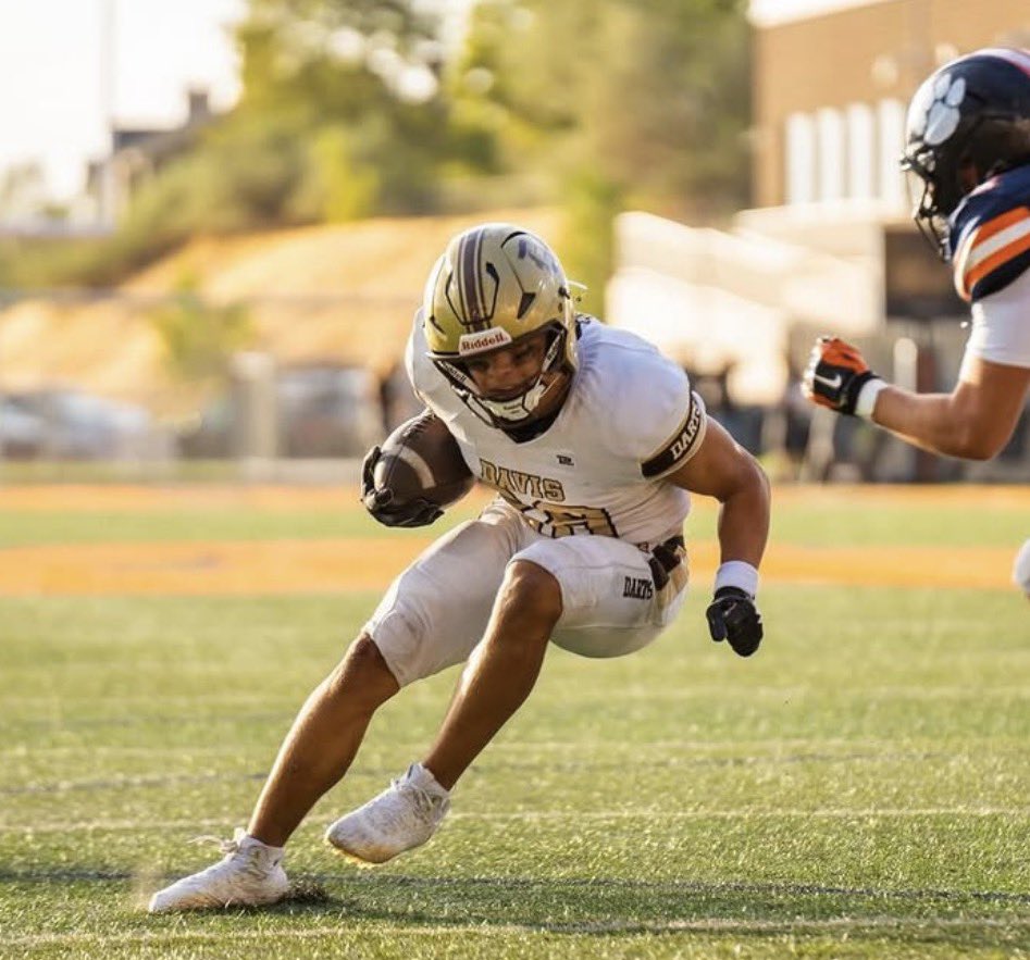 SamLeSueur's tweet photo. Jaxton Itaaehau on HC Morgan Scalley: 

“There can be a lot of programs that build great connections, but there is only one Morgan Scalley, and that is the coach I want to play for.” https://t.co/SfswLh6KCN