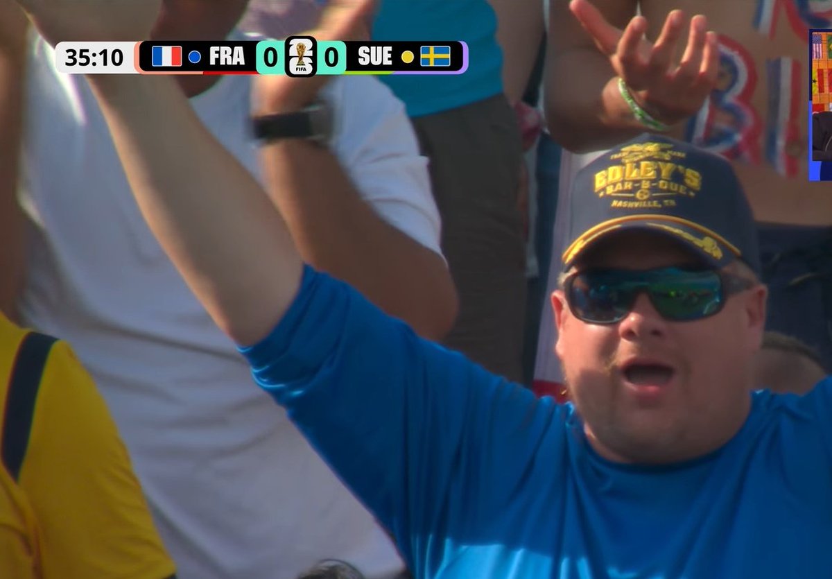 byrdman08's tweet photo. Shout out @Edleysbbq making a world cup appearance France vs Sweden https://t.co/QbN2DfHmVg