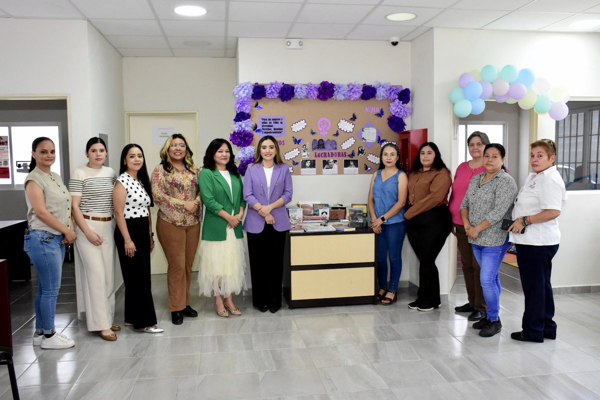SEMUJERES_'s tweet photo. 📚 En un esfuerzo conjunto y gracias al valioso donativo del ISIC 📖, realizamos la entrega de material bibliográfico a la Unidad Local de Atención de Alturas del Sur 🏠, fortaleciendo así los espacios donde se brinda acompañamiento a mujeres y sus familias. https://t.co/M68BFyZu3s