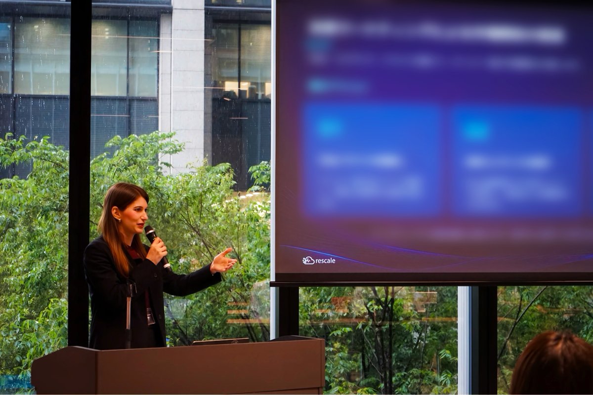 RescaleInc's tweet photo. Recently in Tokyo, Rescale brought together technical leaders, engineers, and partners from across that ecosystem to explore what's possible when agentic digital engineering and AI physics come together on a unified platform built for the AI era.

The conversations were grounded in where R&D organizations are today, and where they need to go. Rescale COO Matt McKee and VP of Product Jacob Surber joined the Japan team to discuss how agentic digital engineering can automate complex simulation workflows, and how AI physics enables predictions at inference speed, expanding what engineering teams can explore without proportionally expanding the time or compute required.

Building the future of digital engineering takes collaboration across the simulation community, and the energy in the room reflected exactly that.

#DigitalEngineering #AgenticDigitalEngineering #AIPhysics #Simulation #CAE

—

先日東京にて、Rescaleはデジタルエンジニアリングのエコシステムから技術リーダー、エンジニア、そしてパートナー企業の皆様をお迎えするイベントを開催しました。AI時代のために開発された統合プラットフォーム（the Rescale platform）上で、エージェンティック・デジタルエンジニアリングとAI物理（AI physics）が融合したときに、どのような可能性が広がるのかを共に模索しました。

当日の議論は、研究開発（R&D）組織の現状と、今後目指すべき方向性を踏まえた極めて実践的なものとなりました。RescaleのCOOであるマット・マッキー（Matt McKee）と、プロダクト担当VPのジェイコブ・サーバー（Jacob Surber）が日本のチームに加わり、エージェンティック・デジタルエンジニアリングがいかに複雑なシミュレーション・ワークフローを自動化できるか、そしてAI物理がいかに推論速度での予測を可能にするかについてディスカッションを行いました。これにより、エンジニアリングチームは、必要な時間や計算リソースを比例的に増やすことなく、探索の幅を大きく広げることが可能になります。

デジタルエンジニアリングの未来を築くには、シミュレーション・コミュニティ全体のコラボレーションが欠かせません。会場の熱気は、まさにその強力な結束を反映したものでした。