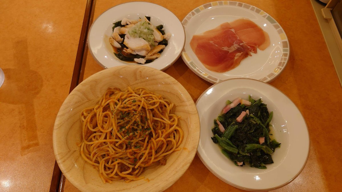 act_chosa's tweet photo. 先日のファミレス事情🍴
ちょい久しぶりに加賀方面、サイゼリアへ😀
いつものメニュー＋生ハム！
世界的に止まってた生ハムをようやく食べれた😊
横の客は美味しそうにワイン飲ん���るが、飲めません,,,
が満足です❣
＃サイゼリヤ https://t.co/QWiEGYUyc2