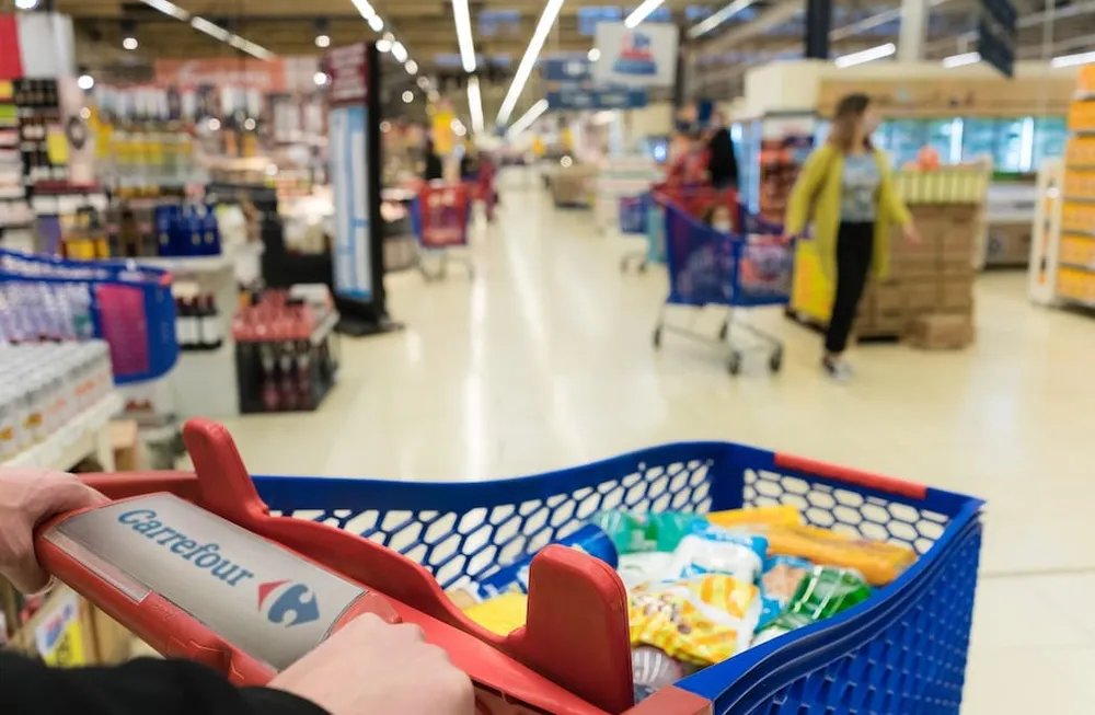 SandraFConte's tweet photo. Carrefour cierra dos sucursales históricas en Mendoza, ¿cuáles son?
La cadena aseguró que se trata de una medida puntual que involucra sólo a estas tiendas, pero se da en un marco de reestructuración del negocio y de apuesta por las tiendas de cercanía
https://t.co/MoMMfd25vc https://t.co/3vMvjw7uyJ