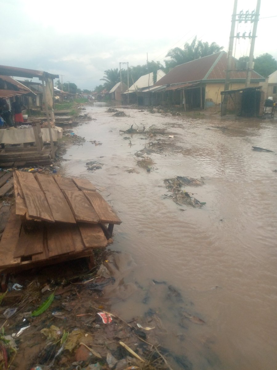 jacobakpene's tweet photo. This was the situation of a road in a popular market, in Makurdi, Benue State popularly called Wurukum. I wonder how inside the market will look like. 

The state government should come to the rescue of this market. This is seriously getting out of hand.

#benuestate  #Wurukum https://t.co/9M4LJ2OSvR