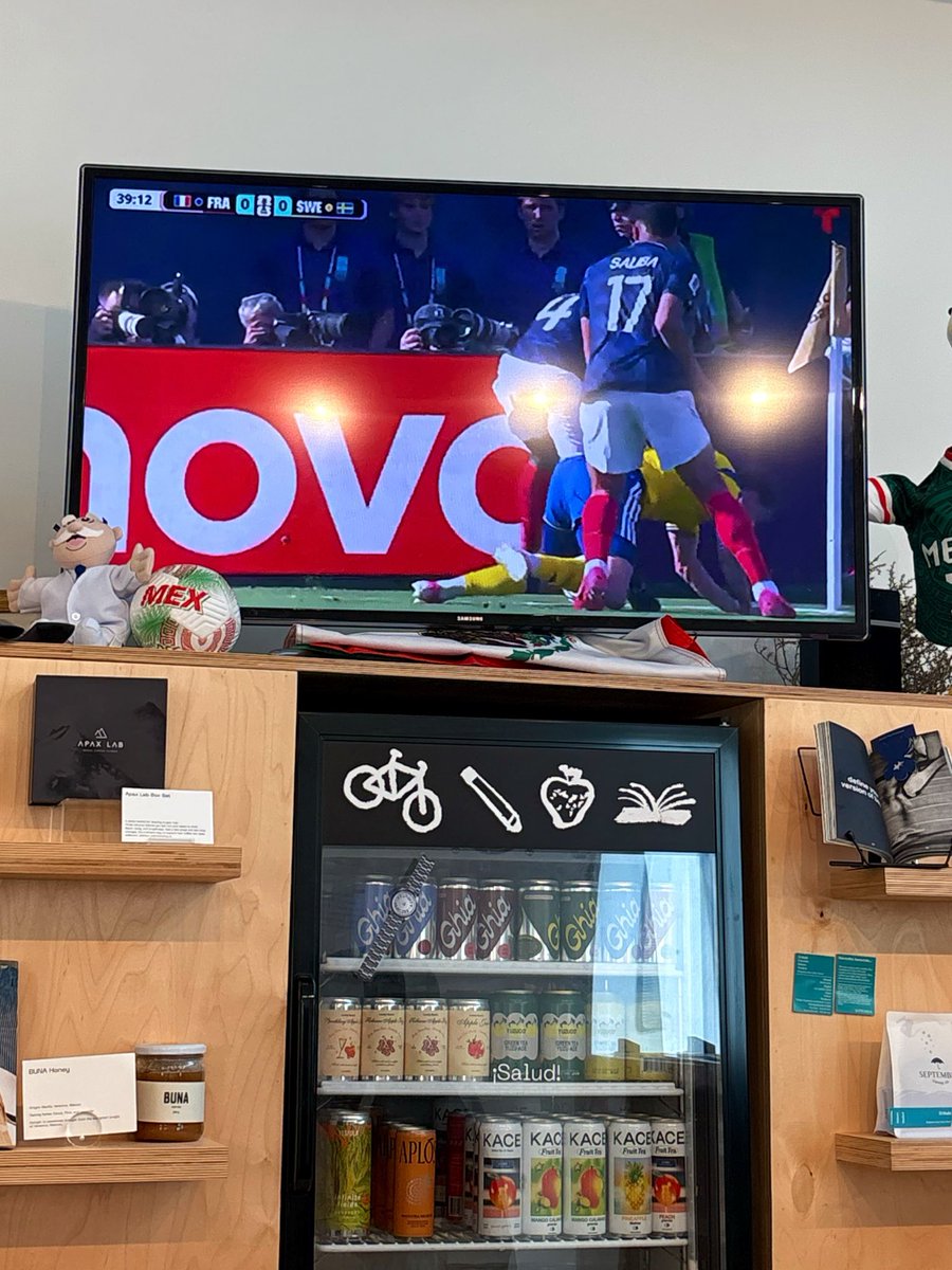 matthewpsycho's tweet photo. Bootleg Telemundo Stream at a Woke Ass Fort Worth Coffee Shop https://t.co/yRmobeTsSV