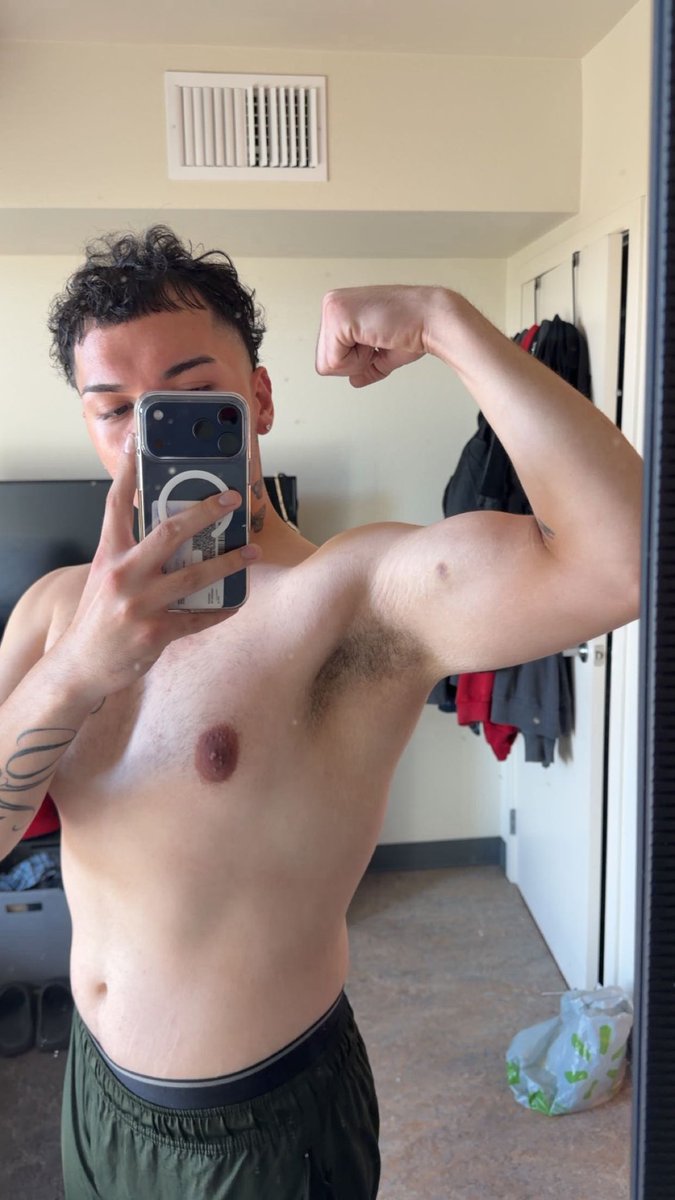 jacobbb408's tweet photo. So proud of the progress I’ve made🥹 https://t.co/VkSiGBpw0K