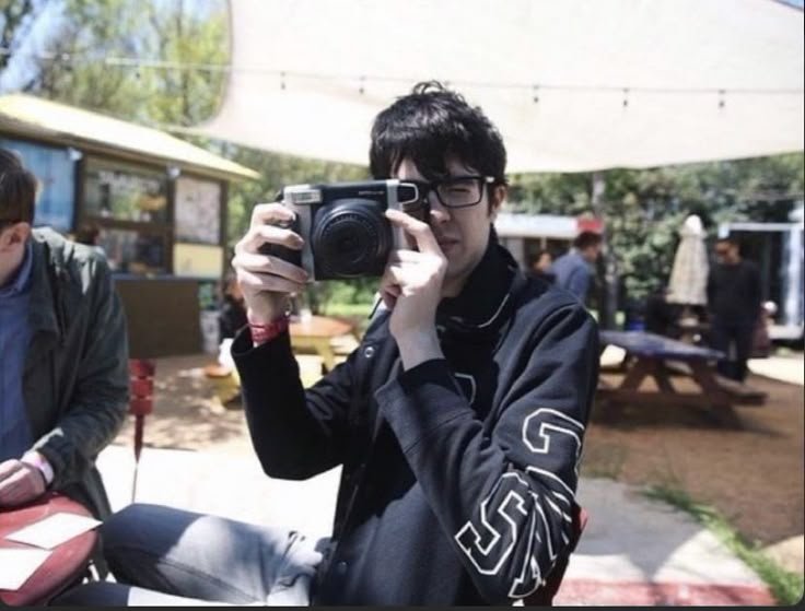cshdoingstuff's tweet photo. Will Toledo snapping a pic https://t.co/LMxhqC0bsq