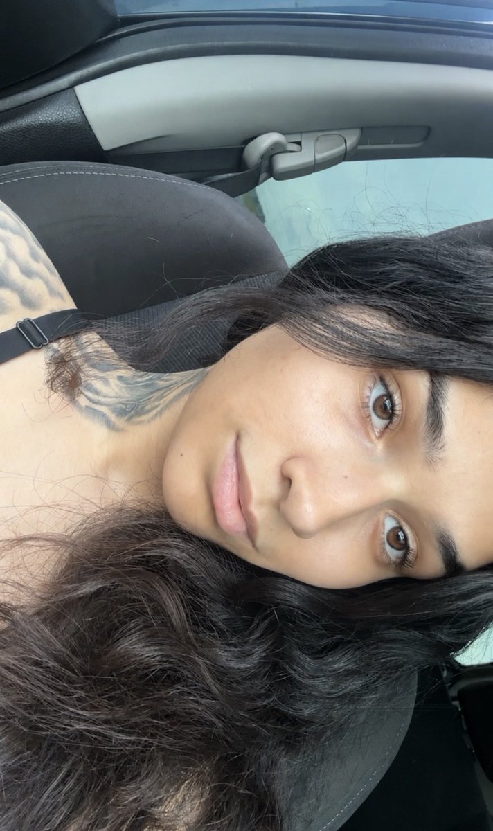 desyyluvv's tweet photo. bareee faceee 😛 https://t.co/9n7Rockk47