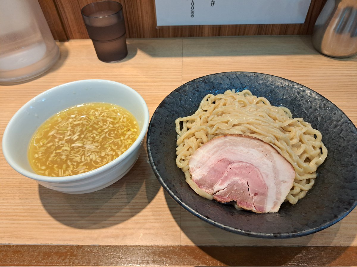Ryugos1977's tweet photo. #6月を写真4枚で振り返る
おはようございます☀️
#ラーメン好きな人と繋がりたい
暑くなってきたので、つけ麺が増えますね🍜

#立川製麺所翠空
合盛りつけ蕎麦　大盛500g
#麺屋永太
塩ラーメン中盛
#狼煙本店
限定濃厚煮干つけ麺中盛
#しおらーめん進化2nd
塩つけ麺大盛 https://t.co/jGCSwiJh8V
