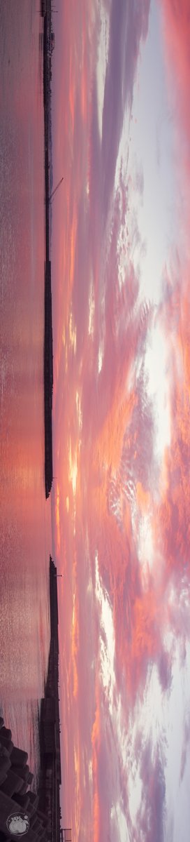 桃色の雲ページ 閖上 の朝の景色 爆焼けでオレンジに染まりました🍊