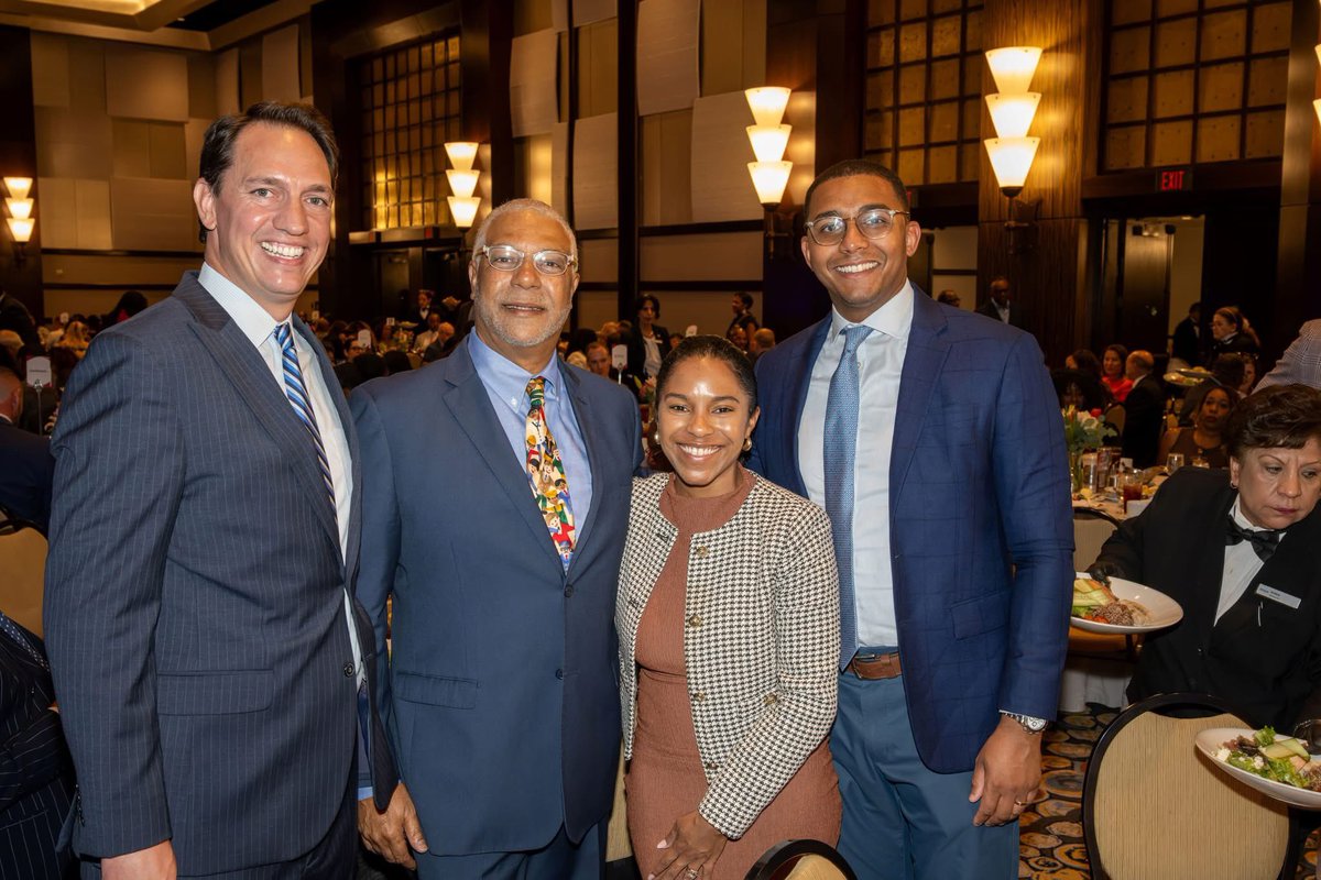 AWObregon's tweet photo. Last week, I welcomed attendees and recognized our sponsors on behalf of the Houston Area Urban League Board at the Advancing Opportunity Luncheon. “Mobility in Motion” sparked a great conversation on economic mobility and the partnerships needed to strengthen Houston. https://t.co/WFjrkK7xYb