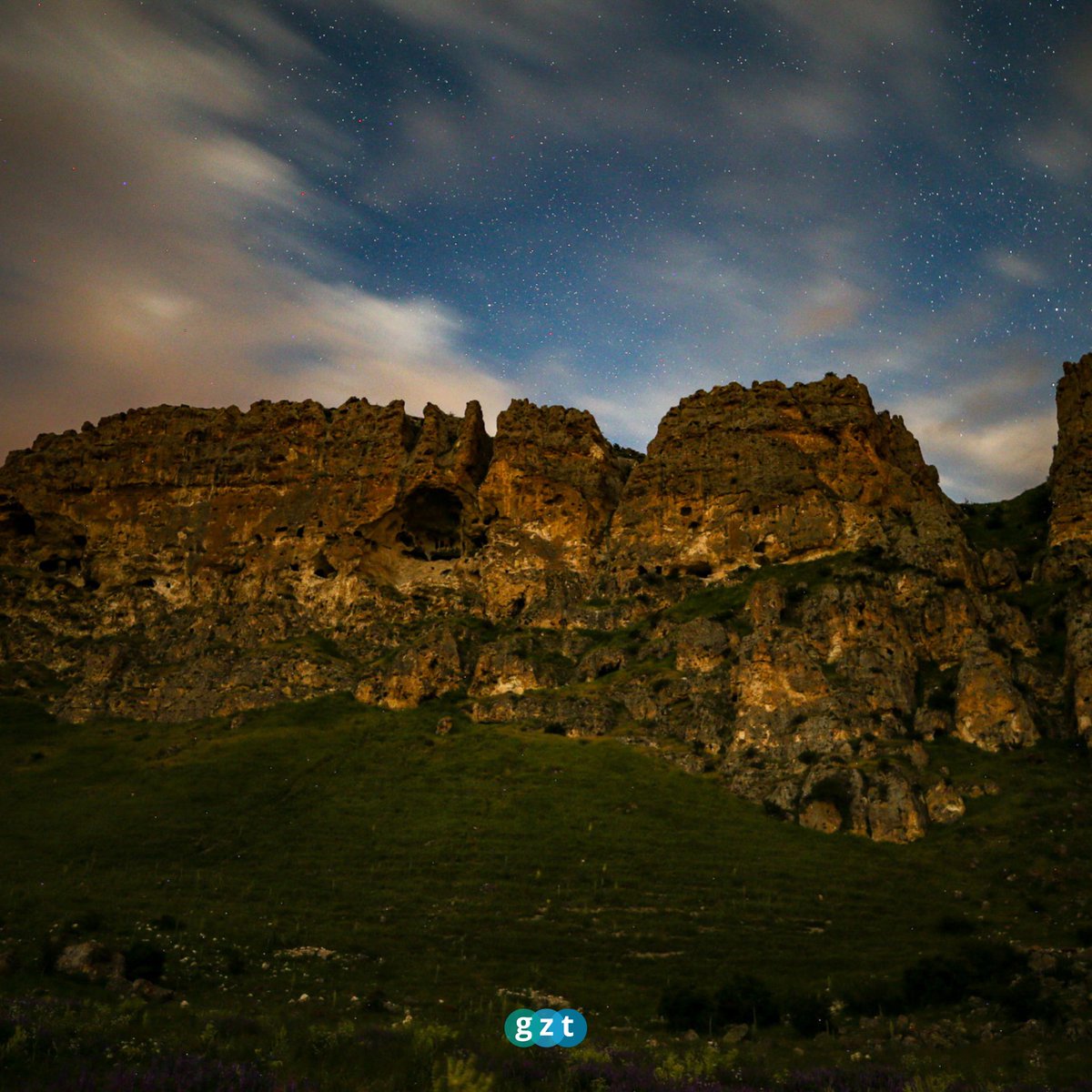 gztcom's tweet photo. 🇹🇷 Anlık | Erzurum’da yıldızlı gece ve nöbetteki Polis Özel Harekat’ımız 🫡

📸 AA https://t.co/yc2qfVcjAo