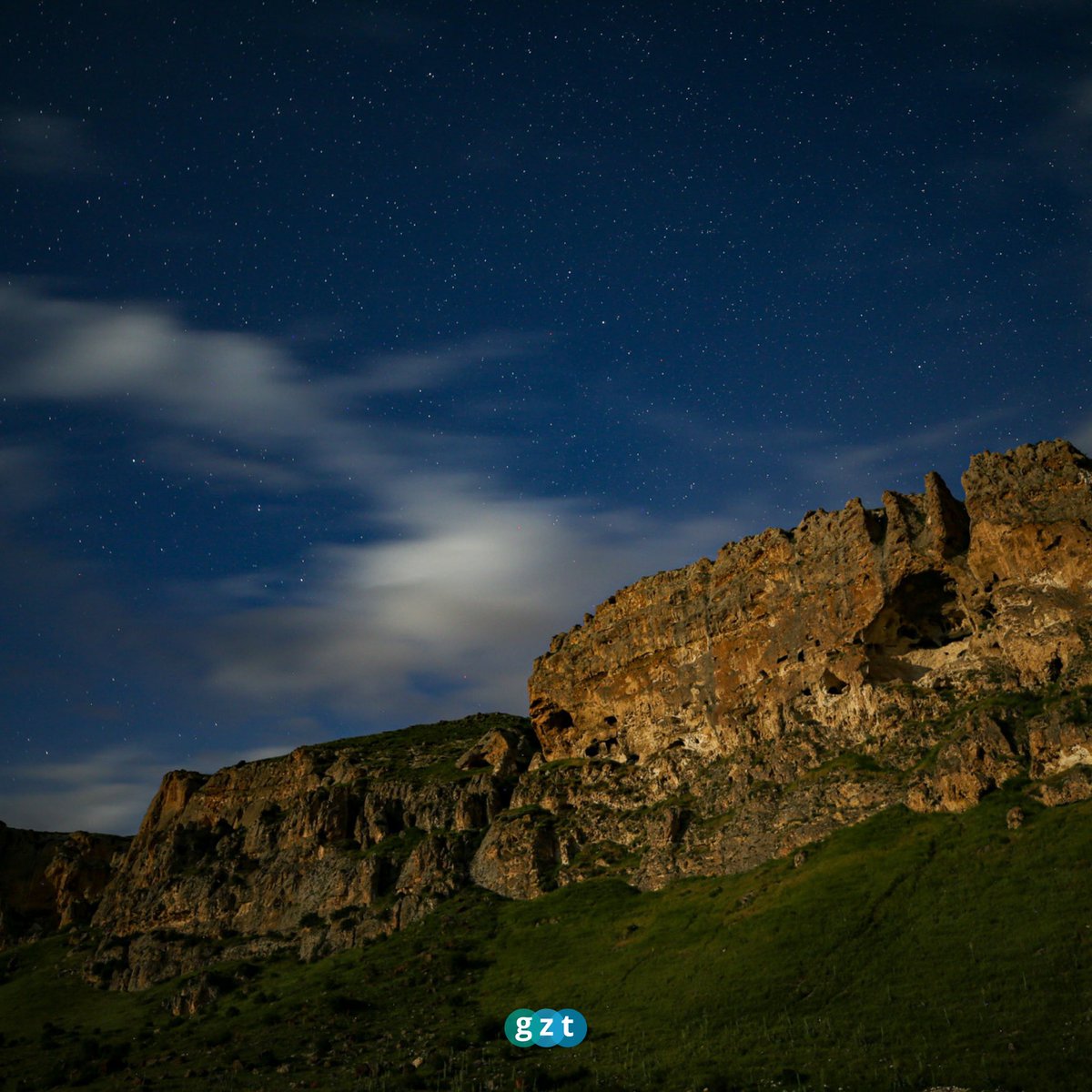 gztcom's tweet photo. 🇹🇷 Anlık | Erzurum’da yıldızlı gece ve nöbetteki Polis Özel Harekat’ımız 🫡

📸 AA https://t.co/yc2qfVcjAo