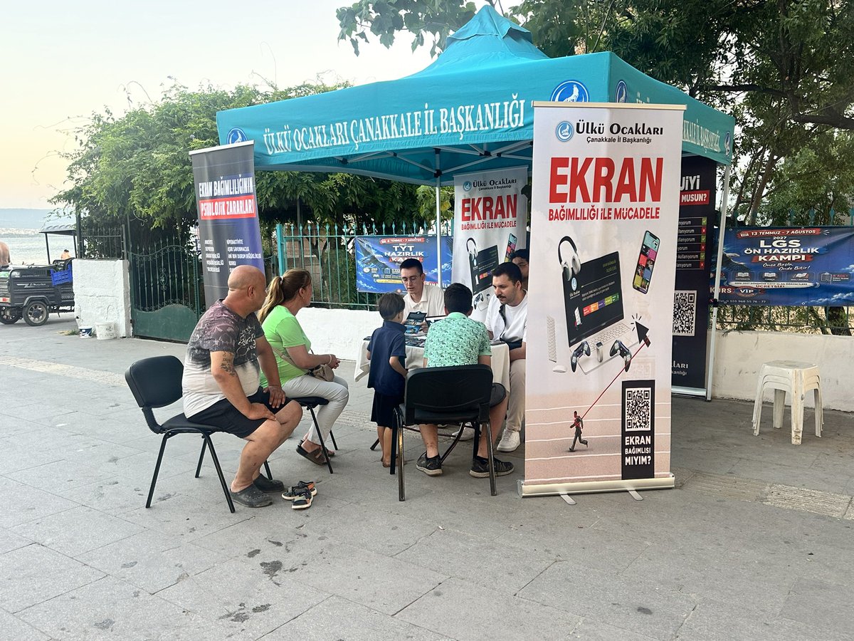 ozgurbedel's tweet photo. Ülkü Ocakları Genel Merkezimiz tarafından hazırlanan ekran bağımlılığı ile mücadele farkındalık çalışmasını, Ülkü Ocakları Çanakkale İl Başkanlığı olarak standımızda tanıttık. https://t.co/6QwLwCC1Q3