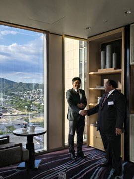 ShaveHon1's tweet photo. It was a pleasure to touch base with our Honorary Consul in the Republic of Korea, Mr. Tae-In Alex Baik. He is working very hard to promote brand Zimbabwe and is an important contact point for our nationals in the Republic of Korea. https://t.co/yE2R9DiZUD