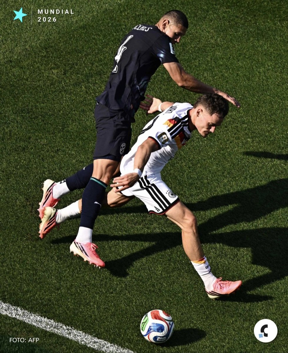 UR_AKD's tweet photo. Primero Domo a Vinicius
Despues Domo a Wirtz
Veni Mbappe a ver si podes con el orejon Caceres

Del Predio Tita al Mundo https://t.co/9voT0CQPAd