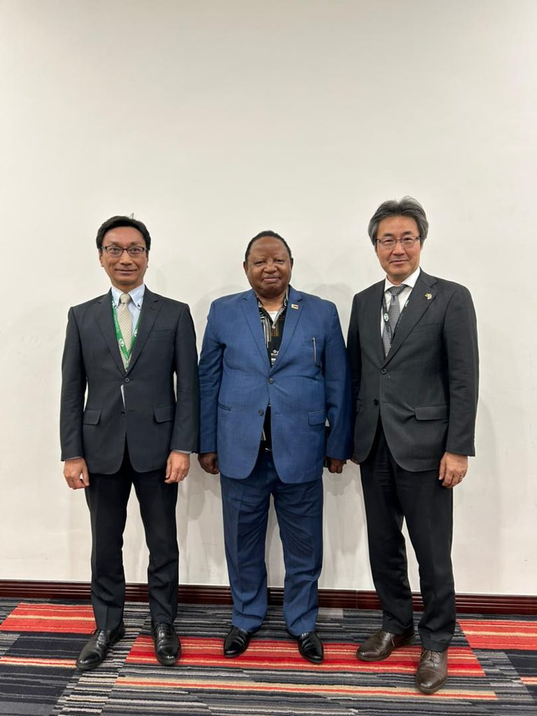 ShaveHon1's tweet photo. I just landed in Tokyo for the TICAD Ministerial meeting. As I was getting ready to leave, I had an engaging conversation with the Japanese Ambassador to Zimbabwe, H.E. Shinichi Yamanaka, and the JICA Resident Representative, Mr. Shigeki Furuta, at the airport. https://t.co/4wbcpGuQ4D