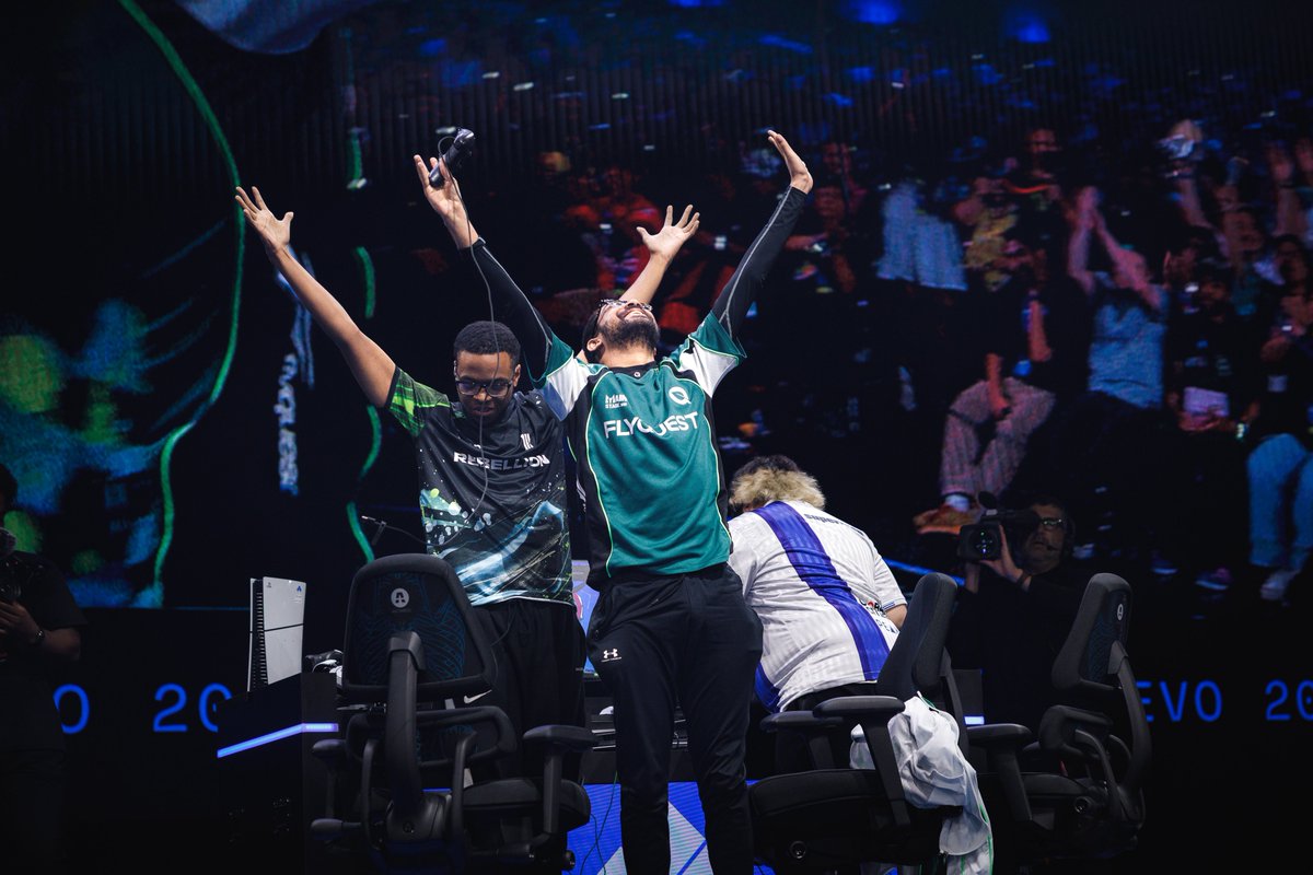 FlyQuestFGC's tweet photo. this Evo was full of memories for us 💚

the whole team cooked from competing to our bodega booth. Interacting with the community reminds us why we pour so much passion into it. 

hope you all enjoyed it too! https://t.co/P743eubxbr