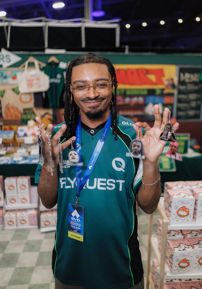 FlyQuestFGC's tweet photo. this Evo was full of memories for us 💚

the whole team cooked from competing to our bodega booth. Interacting with the community reminds us why we pour so much passion into it. 

hope you all enjoyed it too! https://t.co/P743eubxbr
