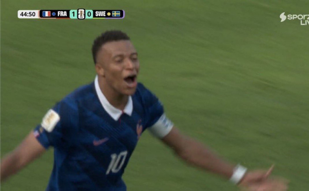 trunksRM7's tweet photo. GOLAZO DEL MEJOR JUGADOR DEL MUNDO.. EL 5TO DEL MUNDIAL JAJAJAJAJA ESTE TÍO ESTA LOCO. https://t.co/mRwhkVtQTD