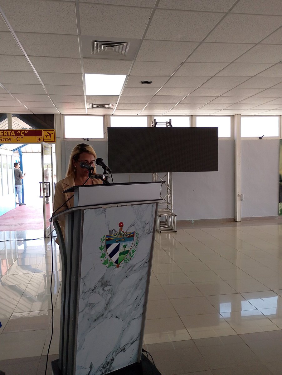 TaniaMCruzHdez's tweet photo. 🇨🇺 Recibimos a los 1ros colaboradores de la Brigada Médica que laboraba en Guatemala, en el Aeropuerto Internacional José Martí.
Con la satisfacción del deber cumplido y el agradecimiento de los hermanos guatemaltecos, llegan hoy.
¡Les abrazamos y felicitamos!.

#CubaPorLaVida https://t.co/mX9KDAMLvk