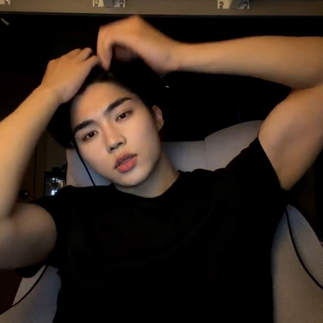 wookbao's tweet photo. i let out a sigh https://t.co/y1yfhJImJL