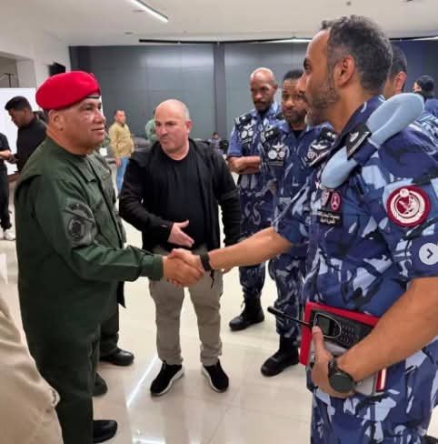 MusulmanesC's tweet photo. #Qatar llego a #Venezuela con ayuda humanitaria y equipos de rescatistas, para apoyar a las familias que hoy lo necesitan después de los devastadores terremotos. https://t.co/OSvHtI4ie9
