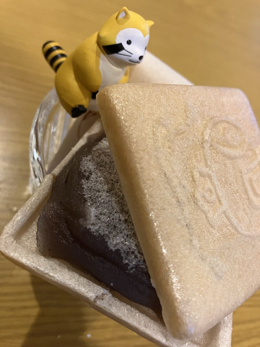 mrutsukun's tweet photo. 【名産シリーズ④】👌

おはようございます😃

旅の最終日、愛媛は川之江に寄った理由…ノープランの私に嫁氏から買ってこいと緊急指令😜

🫘「柴田のモナカ」

’ただひたすらに、うまい菓子をつくる’をモットーに…確かに美味い👍

 NMB48 #新澤菜央 さん🐼🩷に超有名店の上品な逸品を届けたいな🤣 https://t.co/F90KSA44GL