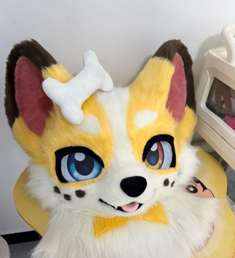 GlitterLahna2's tweet photo. Huge shoutout to @GFX_Matilda for this amazing fursuit head! The quality and craftsmanship are incredible. Highly recommend checking out their work! 🦊 https://t.co/ptj8U4Fook