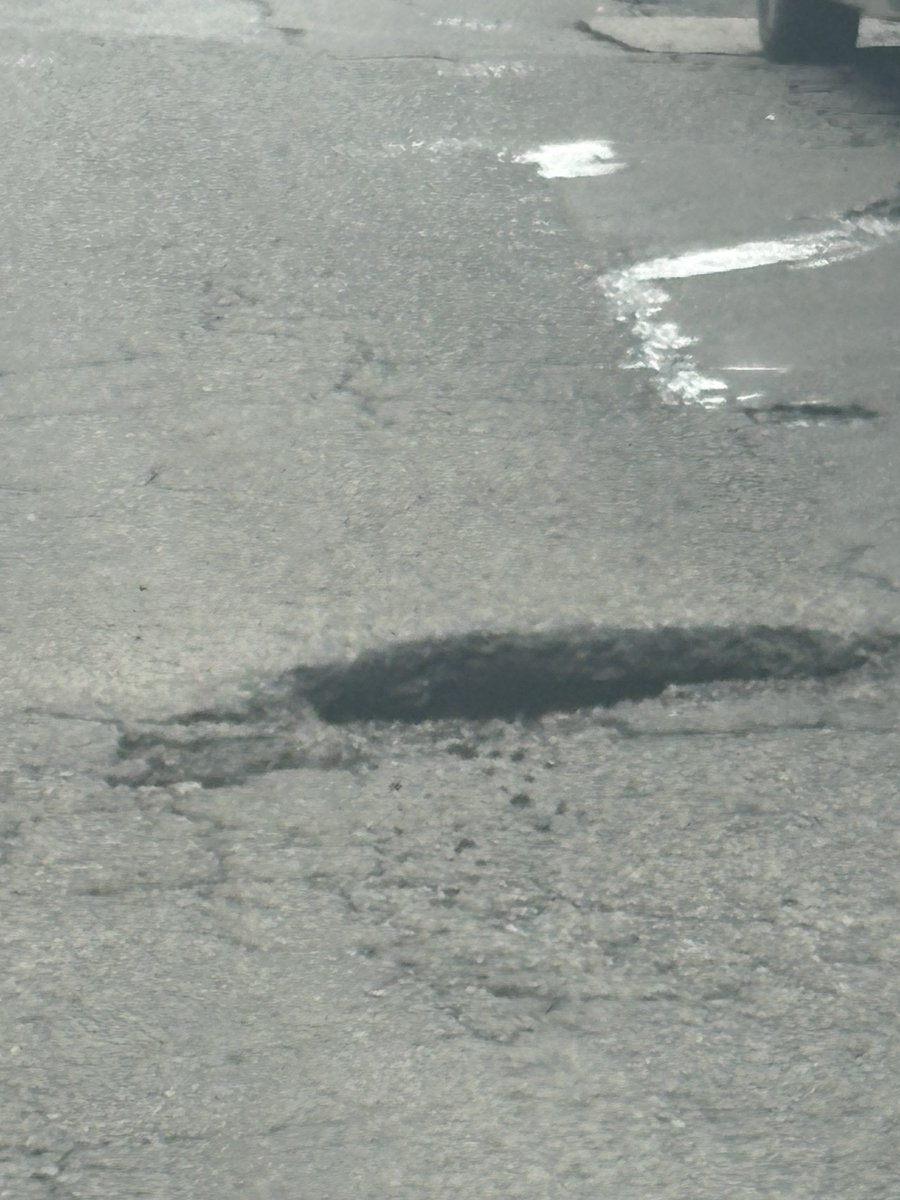 Cnavnav1's tweet photo. Así la calle de Cedros , donde circulamos cientos de vehículos diariamente . No es Vía Primaria . Urge mantenimiento a nuestras calles . https://t.co/rMd9JVg61t