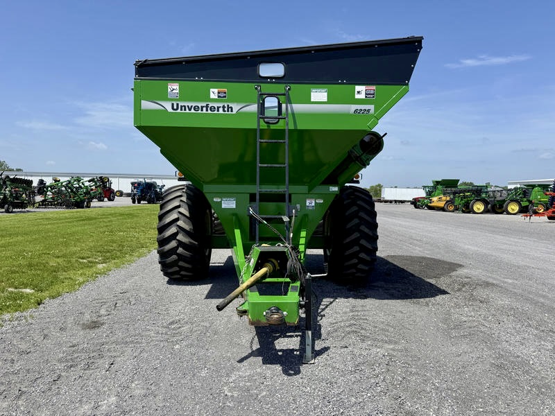 Mowrey_Auction's tweet photo. Unverferth 6225 Grain Cart, 30.5L-32 Tires, Roll Tarp, 1000PTO, Rear Camera. Asking $15,900. https://t.co/Wm6CLBtz5Y