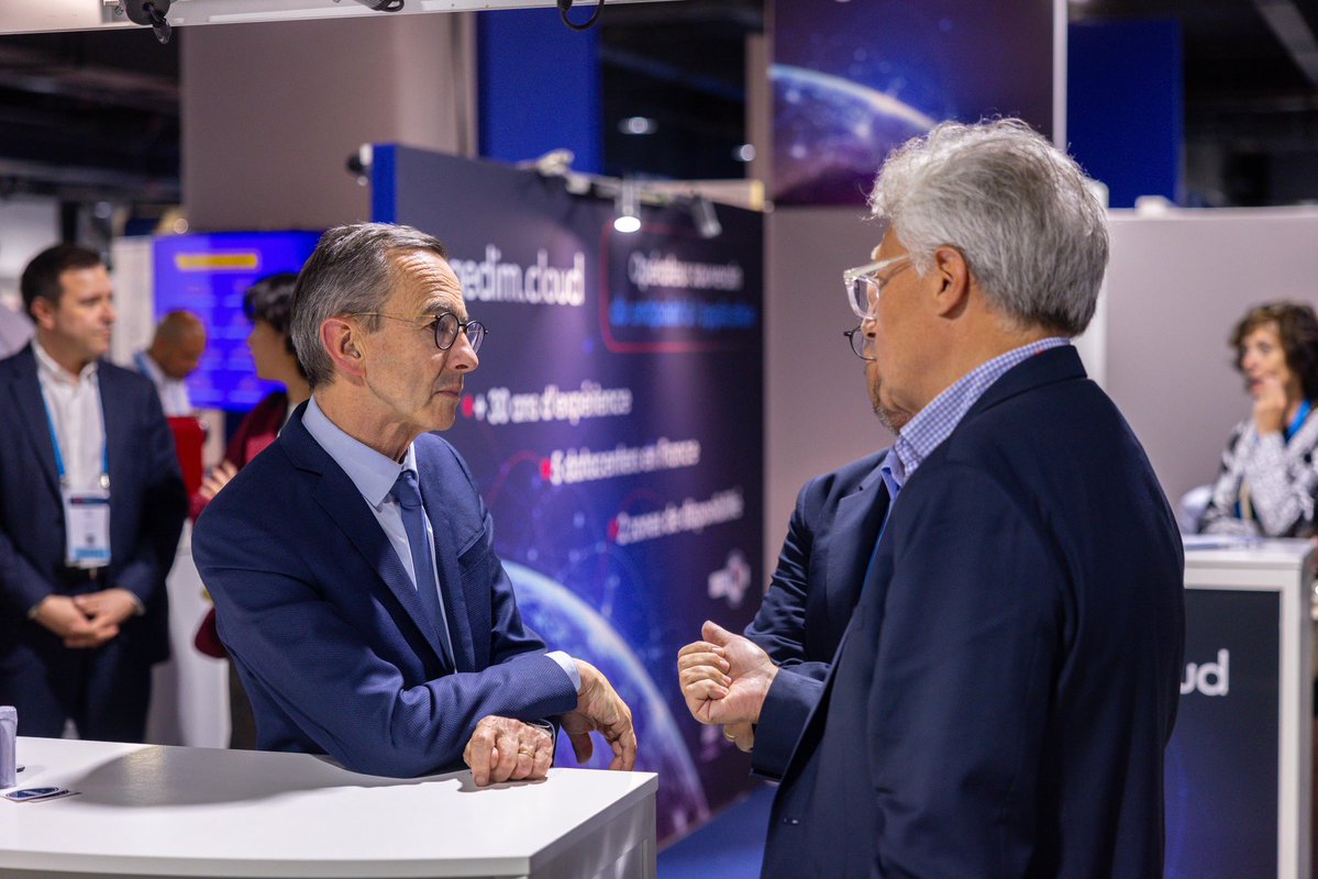 BrunoRetailleau's tweet photo. Au Salon de la Souveraineté Numérique, j'ai échangé avec les entrepreneurs, les ingénieurs et les experts qui contribuent à bâtir un écosystème souverain français et européen. 

La souveraineté numérique n'est plus un sujet réservé aux spécialistes. Elle conditionne notre capacité à protéger les données des Français, nos administrations, nos entreprises et nos infrastructures critiques.

La France ne peut plus dépendre des technologies des autres pour défendre ses intérêts stratégiques.