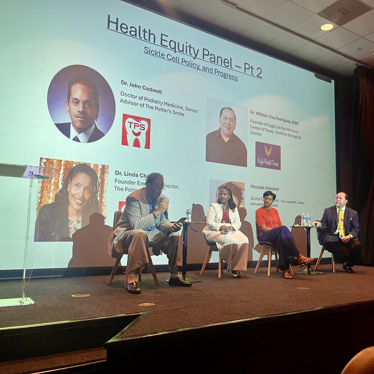 TheDrDawn's tweet photo. 🎤🙏🏾 It’s all about purpose. Thank you to the Houston Area Urban League for the invitation to co-host the Equity &amp; Impact Forum. This much-needed forum gave our community the knowledge to thrive and advocate for lasting systemic change. ✨

#TheDrDawn #CertifiedLifeCoach #HAUL https://t.co/4gRt3jXpsf