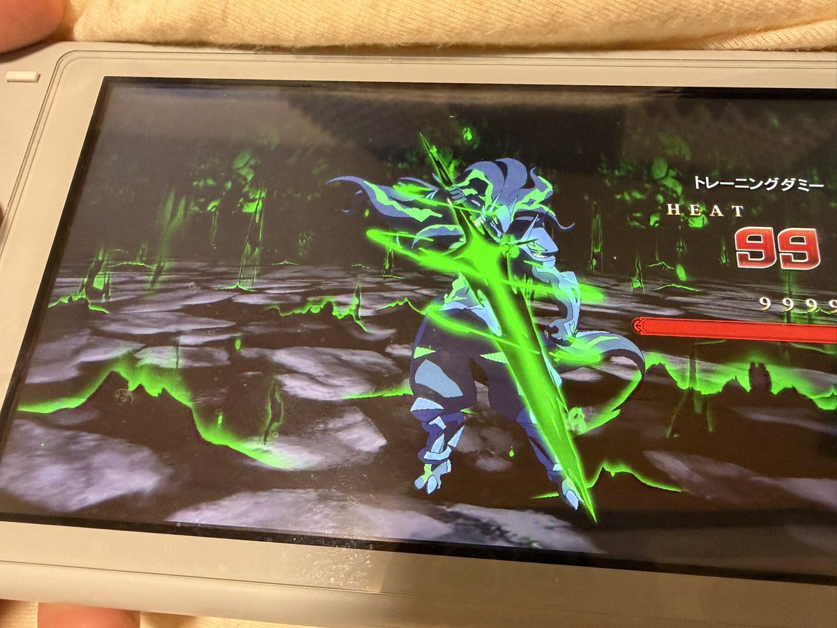 alfa8919's tweet photo. おい誰だ！
switch版でも格ゲー買ったアホは!!
布団に潜ってもう一トレモって思ったらこんな時間じゃねぇか！！ https://t.co/qm1cEZMOCT