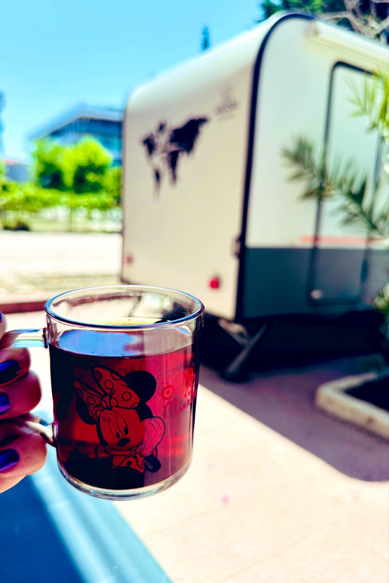SE3500_'s tweet photo. Günün en güzel kısmı: çay ritüeli. ☕️🤍 ⭐️ https://t.co/W5495aQl5F