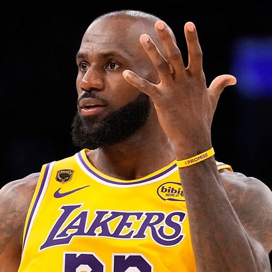 BronMuse's tweet photo. 🚨 LeBron's three potential landing spots, per @ShamsCharania 

- Cavaliers
- Heat
- Warriors https://t.co/WlHBjosept