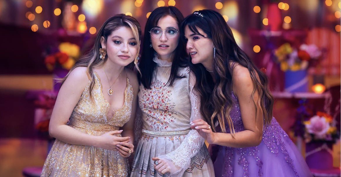 soylunaupdatebr's tweet photo. 🚨 Nova foto de Delfi, Luna e Nina em Soy Luna 4. https://t.co/CIOUvg6MWw