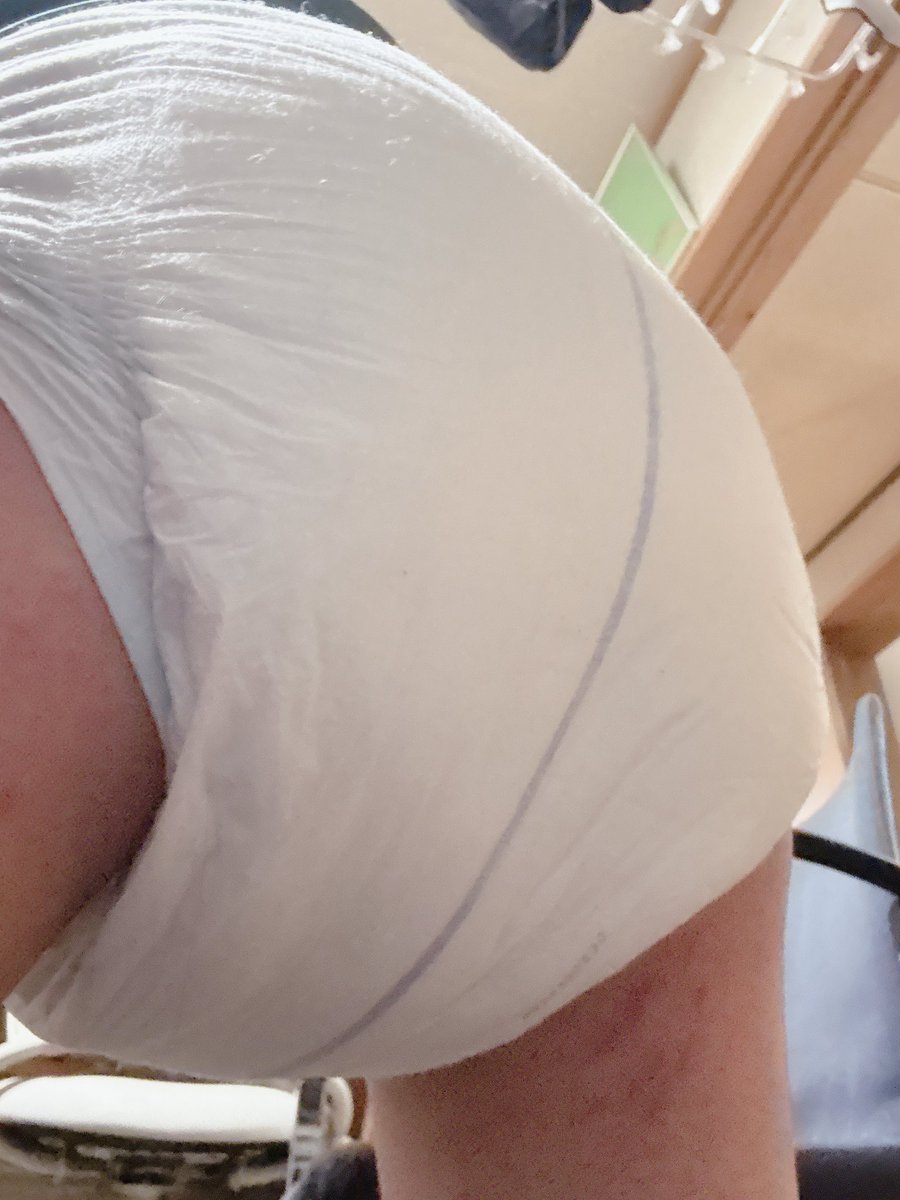 shogolyky's tweet photo. 今日は寝るの遅くなっちゃった💦
急いで寝ます😪

やっぱりさらさらオムツは気分上がるね！
おやすみなさい💤 https://t.co/wdv3MlMF7o