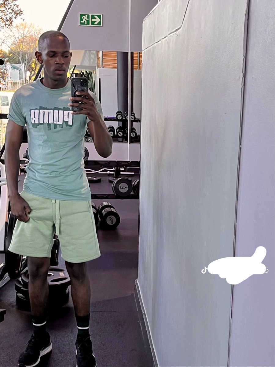 skambhora's tweet photo. Chommie is this the guy they are fighting you for?😔 https://t.co/yCVUZShdYO