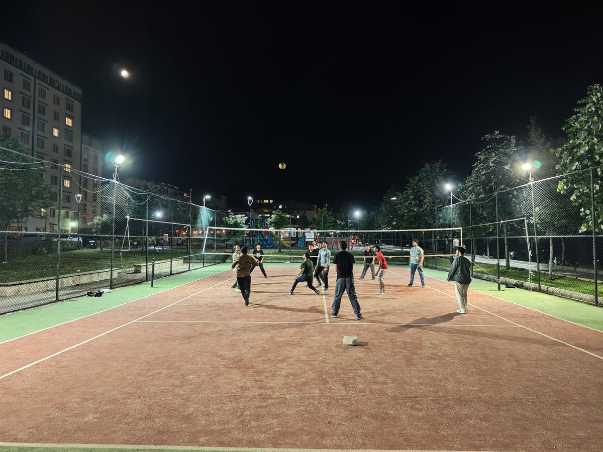 HurGenclik_49's tweet photo. Gençlik Buluşmamız kapsamında, Gençlik ve Gazze temasıyla düzenlediğimiz Voleybol Turnuvamız genç kardeşlerimizin katılımıyla devam ediyor.

Kardeşlik ve takım ruhunun ön plana çıktığı etkinliğimize katılan tüm gençlerimize teşekkür ediyoruz. https://t.co/C21GtBDNpI