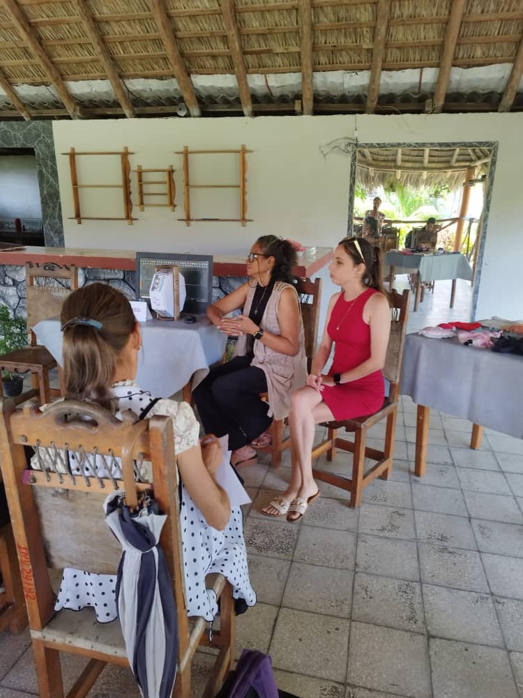 YalisetL's tweet photo. Con la exposición y presentación de excelentes trabajos, sesionó en el sector de la cultura en #Baguanos, #Holguín, el Evento de Fórum del organismo.
Felicitaciones a los ponentes y a los premiados.
#SomosCulturaBaguanos https://t.co/UhK2V7l3Dj