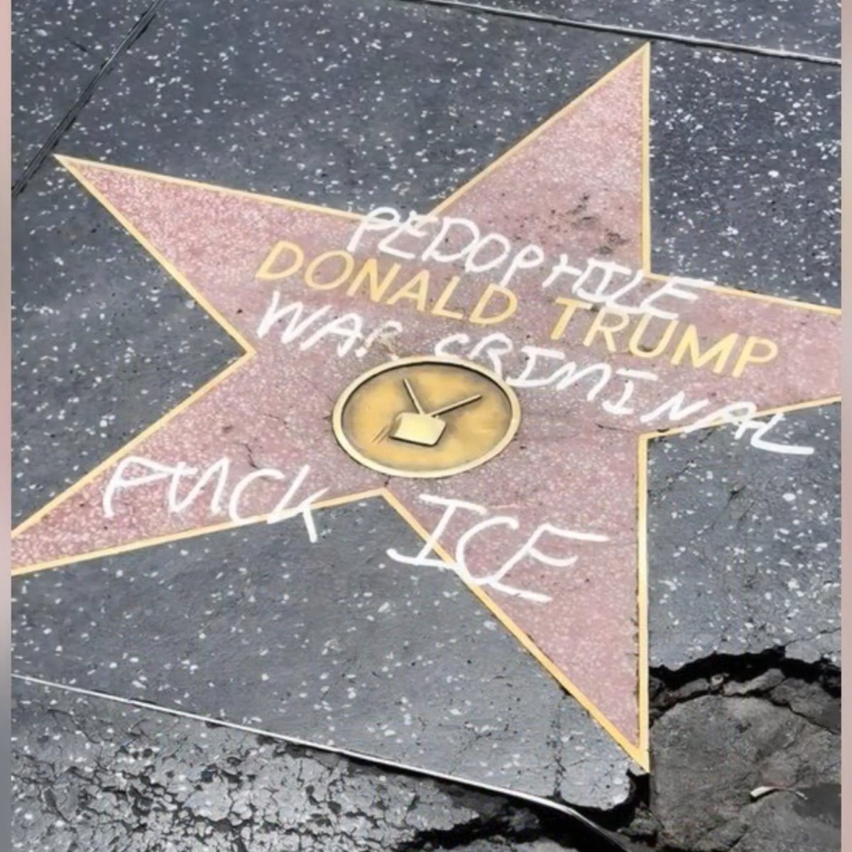 PatsyTighe's tweet photo. People have had enough ... https://t.co/LWrsnnP2ks