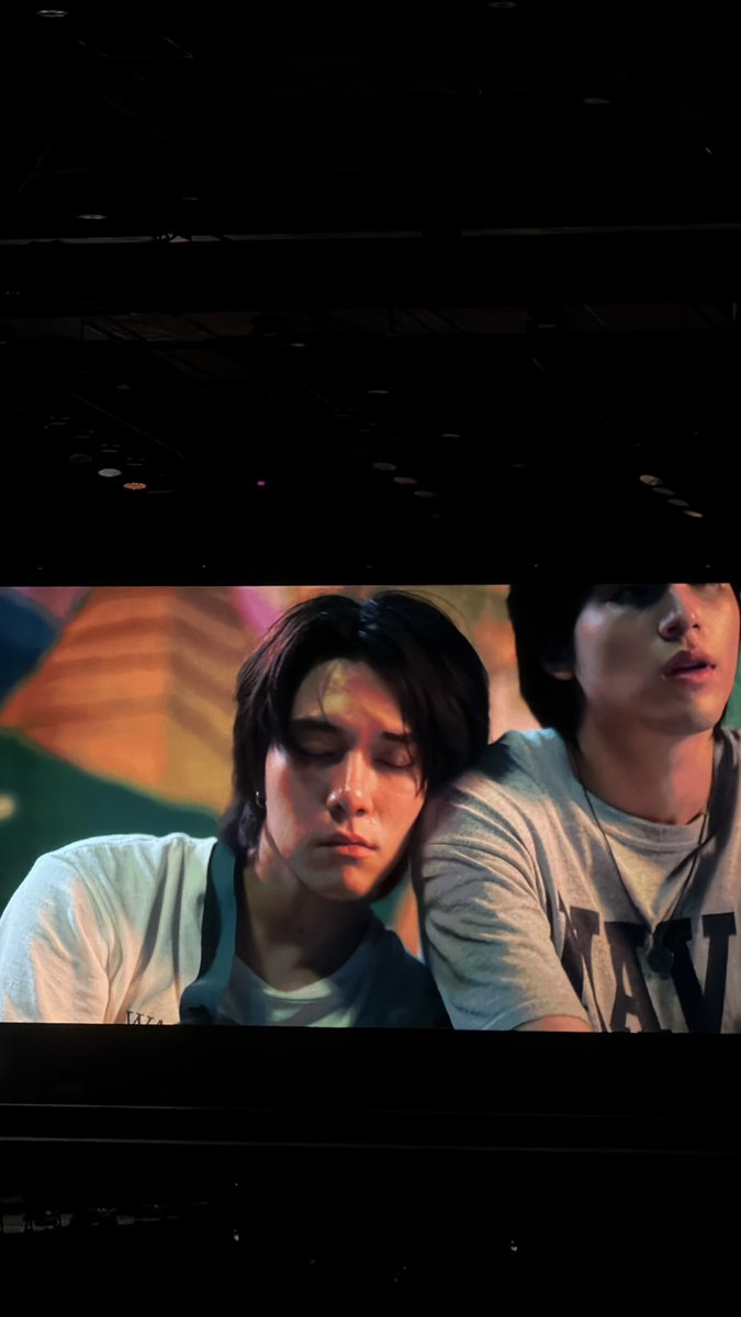 Inmeeniverse's tweet photo. สำหรับชั้น ประทับใจซีนสุดท้ายยมากจริงๆ ไม่ใช่เพราะความจิ้นความฟรินอะไรเลย แต่เหมือนคำถามที่ตั้งมาตลอด9ตอนถูกถลายลงเพราะซีนนี้ นับเป็นซีนที่ชอบที่สุดตั้งแต่ดูมาเลย จริงๆมันแค่การมอนทาจรวมชีวิตนิรันพีทแค่นี้ด้วยซ้ำ แต่อีโมมาก จะร้องไห้เลยว่ะ มันรักกันมากจริงๆ คำถามทั้งหมดที่เคยตั้ง วันนี้มันตอบดังมาก ดูไปได้ยินแต่คำว่ารัก ไม่มีคำอื่นเลย 

#WUTheSeriesFinalEP
#skynani