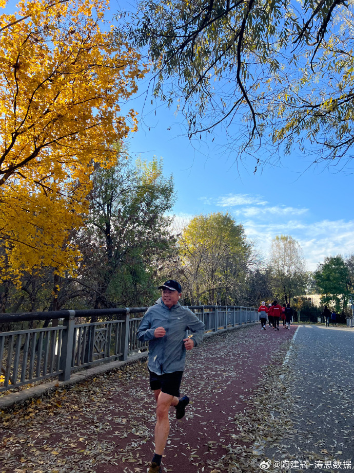 IsikoMartinez's tweet photo. Went from skipping workouts to lacing up my running shoes at 6am every day—small shift, huge energy boost! https://t.co/bXi5TIAuBj